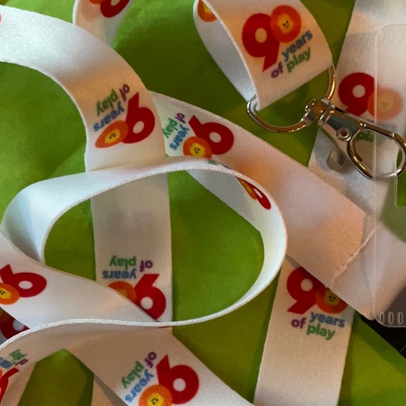 🔵🟡🟣 LEGO LE LANYARD WITH COLLECTABLE POPS 🟣🟡🔵 - Picture 13 of 16